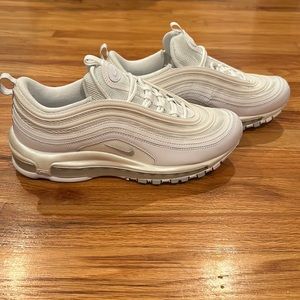 White Nike Air Max 97